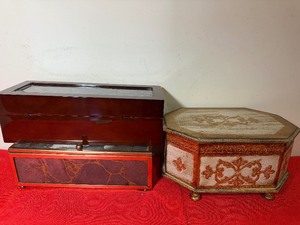 lot 188 image: Watch and Jewelry Boxes