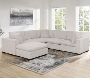Thomasville Lowell 6-piece Modular Sectional 118"x118"x37" Light Gray Retail $1,999
