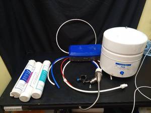 lot 1084 image: Pure Blue H2O Reverse Osmosis Water Filtration System with Tank and Filters - Retail $150