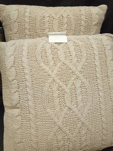 lot 1122 image: Cable Knit Throw Pillow Set - Retail $25