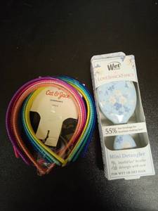 lot 1189 image: Cat & Jack Rainbow Headbands and Wet Brush Mini Detangler Hair Care Set - Retail $19