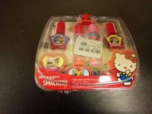 lot 1195 image: Hello Kitty Smackers 7-Piece Beauty Collection Set - Retail $13