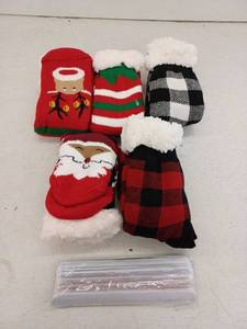 lot 26250 image: Small Christmas Lot, 5 Pack Slipper Socks, Pack Of Slap Bracelets