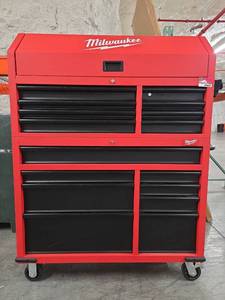 lot 9667 image: 16 Drawer Milwaukee Steel Storage Combo
