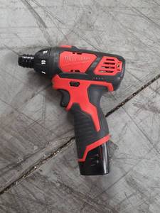 lot 9675 image: Milwaukee M12 Cordless Screwdriver with Battery  Model 2401-20
