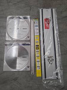 lot 9706 image: Irwin Classic Series 10-inch Circular Saw Blades and Milwaukee Level Set