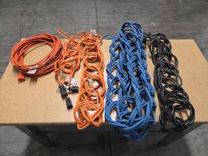 lot 9712 image: Assorted Extension Cord Bundle