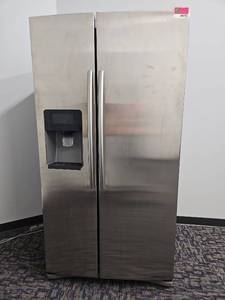 lot 9770 image: Samsung RS25J500DSR Side-by-Side Refrigerator with Water and Ice Dispenser