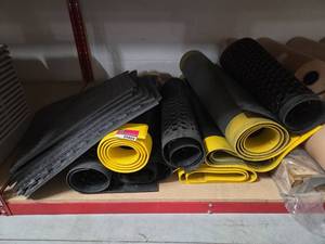 lot 9804 image: Industrial Rubber Floor Mats