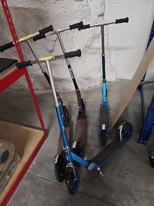 lot 9806 image: Razor Scooter Collection - Multiple Push Scooters (4)