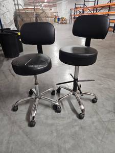lot 9809 image: Black Office Swivel Chairs with Chrome Base