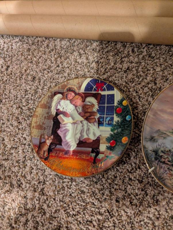 lot 2582 image: Thomas Kinkade Holiday Angel Lighthouse Collector Plate Set