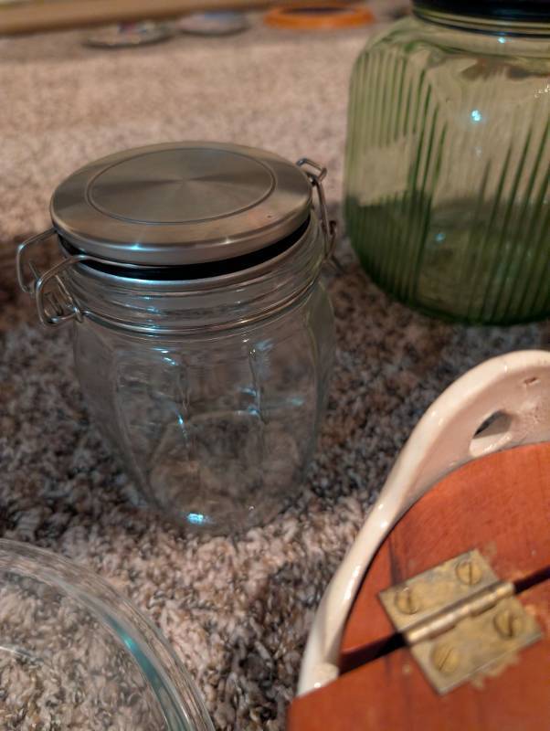 lot 2587 image: Glass Storage Jar and Pie Plate Set