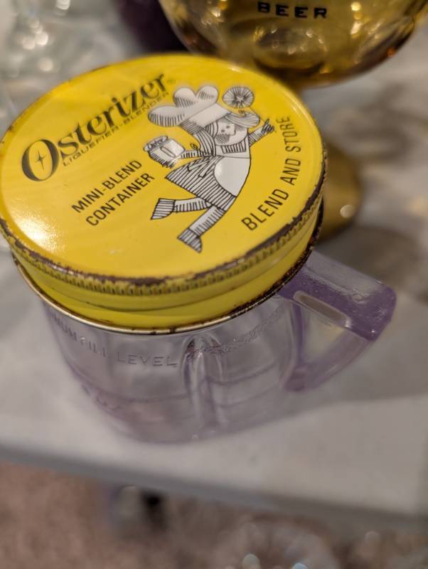 lot 2588 image: Osterizer Mini-Blend Container Lid