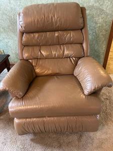 lot 4310 image: Lazboy Brown Leather Recliner Chair with Wood Handle