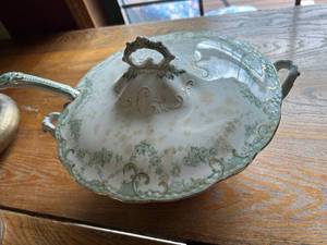 lot 4327 image: Alfred Meakin Greenville Royal Semi Porcelain Soup Tureen with Ladle