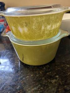lot 4330 image: Pyrex Verde Green Cinderella Mixing Bowl Set with Lid