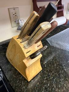 lot 4334 image: Kitchen Knife Set with Wooden Block Holder