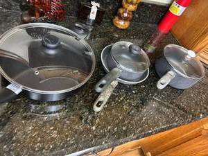 lot 4337 image: Non-Stick Cookware Set with Glass Lids