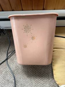 lot 4342 image: Pink Tupperware Container with Star Pattern and Lid
