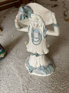 lot 4360 image: Ceramic Woman Water Bearer Figurine