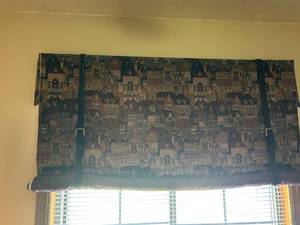 lot 4370 image: Village Houses Pattern Roman Shade Window Treatment