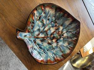 lot 4385 image: David Horlbeck Art Studio Shell-Shaped Ceramic platter