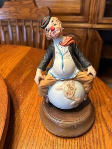 lot 4388 image: Collectible Clown Figurine Musical Box on Wooden Base