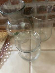 lot 4396 image: Clear flower vase collection
