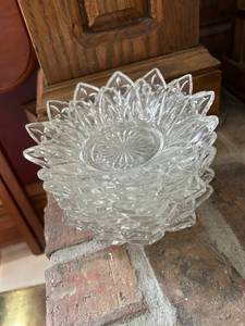 lot 4404 image: Crystal Glass Serving Bowl Set with Scalloped Edges