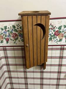 lot 4417 image: Wooden Outhouse Toilet Paper Holder Cabinet