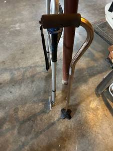 lot 4418 image: Adjustable Walker with Wheels and Seat