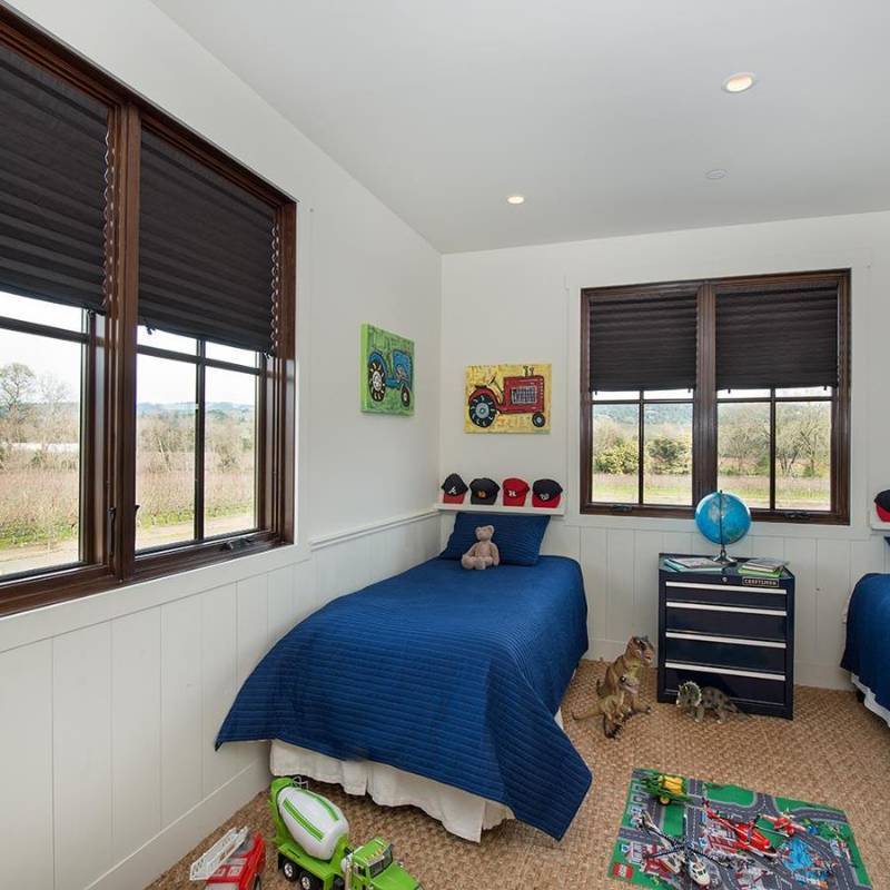 lot 371212 image: Redi Shade Original 36-in x 72-in Black Blackout Cordless Pleated Shade