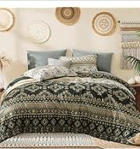 lot 2478 image: 3 Piece Queen Comforter Set