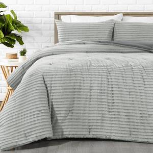 lot 2485 image: HOMBYS Oversized King Boho Comforter Set 120x120, Grey Black Tufted Jacquard Geometry Bedding Comforter for King Bed, Shabby Chic Bed Sets with 2 Matching Pillow Cases