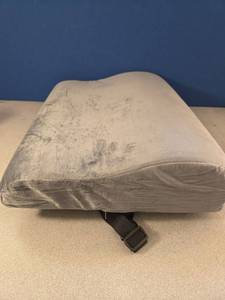 lot 451 image: Memory Foam Neck Pillow  - Retail $0