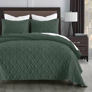 lot 706 image: HORIMOTE HOME Quilt Set King Size Dark Green, Classic Geometric Diamond Stitched Pattern, Ultra Soft Microfiber Lightweight Bedding Bedspread Coverlet for All Season with 1 Quilt 2 Pillow Shams - Retail $43