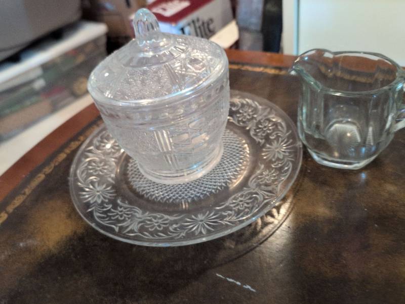 lot 2629 image: Pressed Glass Sugar Bowl and Plate Set