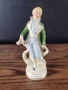 lot 3690 image: Porcelain Gentleman Figurine with Green Coat