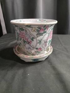 lot 3421 image: Chinese Floral Pattern Planter with Saucer