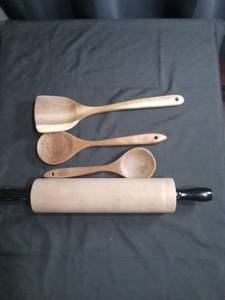 lot 3433 image: Wooden Kitchen Utensil Set with Rolling Pin