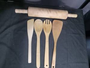 lot 3434 image: Wooden Rolling Pin and Utensil Set
