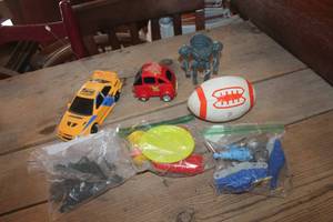 lot 4052 image: Misc. Toys