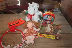 lot 4053 image: Dora Childs Clock untested, TY Baby & More