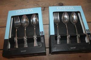 lot 4055 image: IOB Oneida Serving Sets