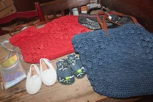 lot 4058 image: Purses, Childrens Shoes & More