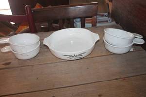 lot 4063 image: Anchor Hocking Casserole Dish & More needs cleaning