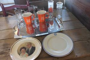 lot 4071 image: Vtg. Metal Serving Tray, Beer Mug and More