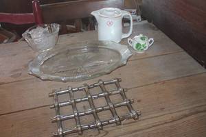 lot 4073 image: Vtg. Glass Serving Platter, Trivet, Teapot & More