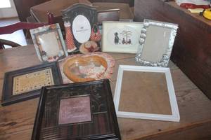 lot 4078 image: Picture Frames and More Home Dcor